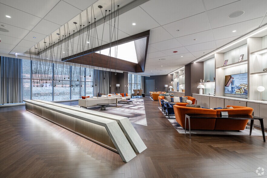 More Photos Of 155 N Wacker Dr, Chicago Coworking Space