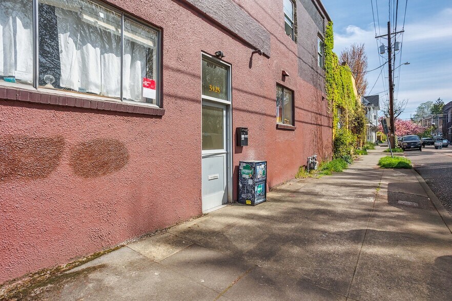 More Photos Of 3425 SE Yamhill St, Portland Loft Creative Space For Sale