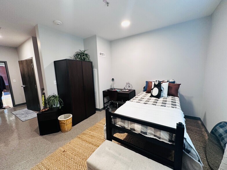 More Photos Of 4117 Woodland Dr, New Orleans Dormitory For Sale