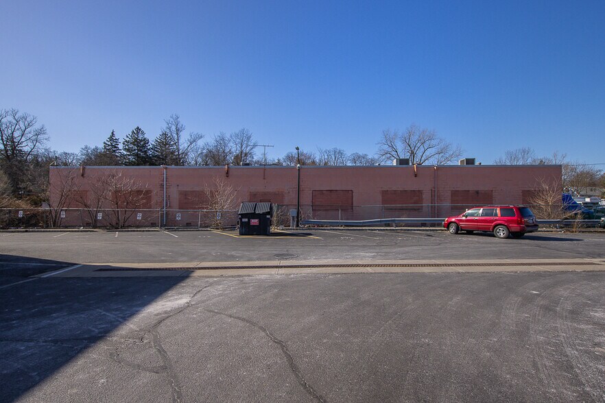 More Photos Of 12 E Dexter Plz, Pearl River Warehouse For Lease