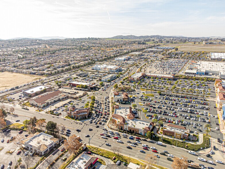 More Photos Of 1620 E 1st St, Beaumont General Retail For Sale