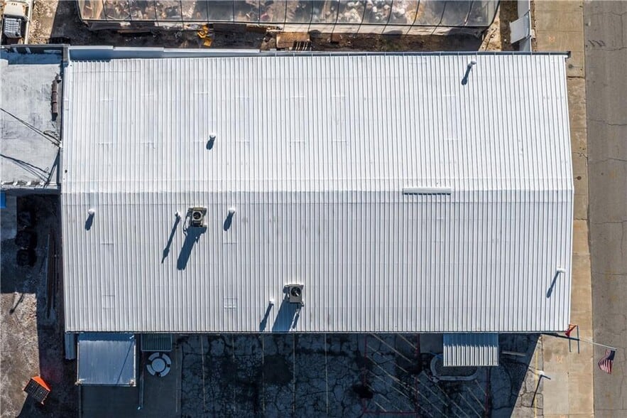 More Photos Of 701 S 8th St, Saint Joseph Light Distribution For Lease