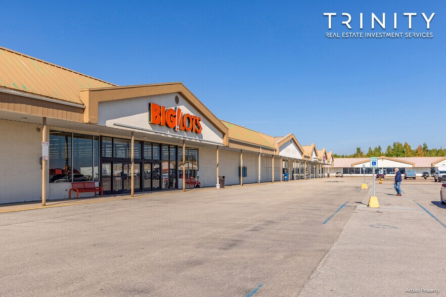 More Photos Of 3396 I 75 Business Spur, Sault Sainte Marie Storefront For Lease