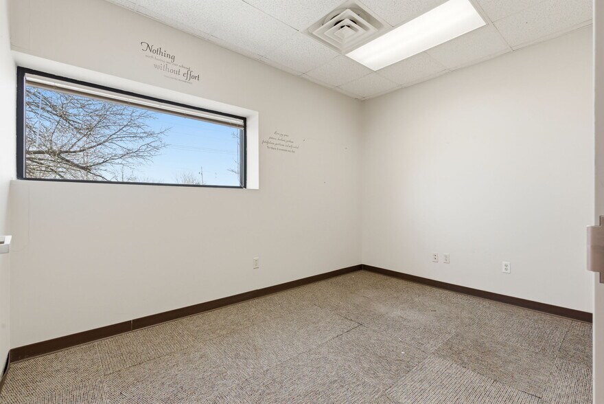 More Photos Of 1612 N Osteopathy, Kirksville Office For Sale