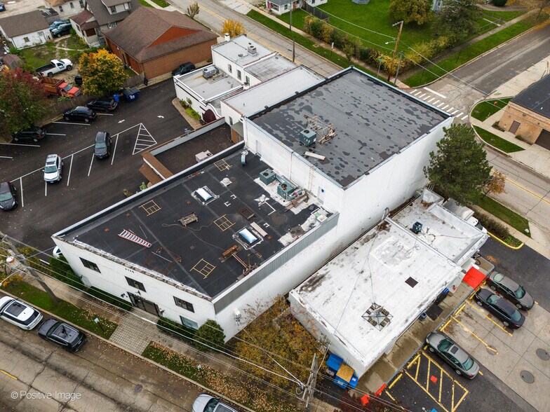 More Photos Of 2109-2119 Green Bay Rd, Highland Park Storefront Retail Residential For Sale