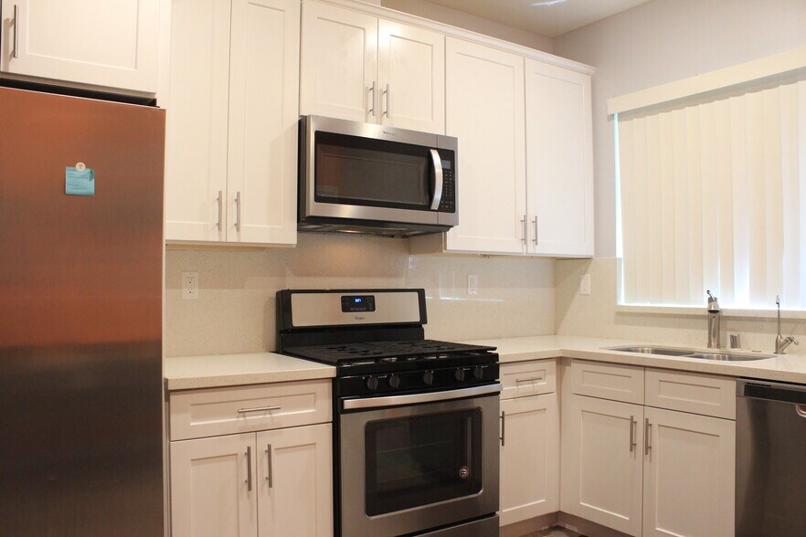 More Photos Of 1259 W 36th Pl, Los Angeles Apartments For Sale