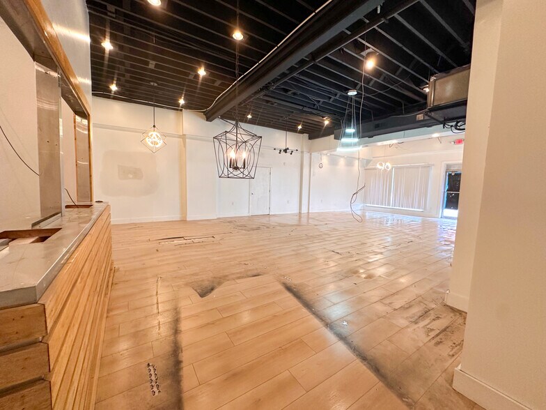 More Photos Of 2709 Westerville Rd, Columbus Light Manufacturing For Sale