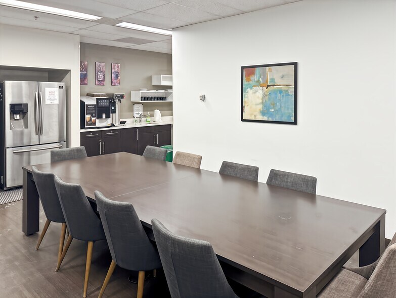 More Photos Of 2 Robert Speck Pky, Mississauga Coworking Space