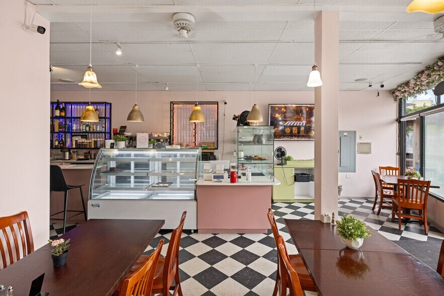 More Photos Of 4935 Shattuck Ave, Oakland Freestanding For Sale
