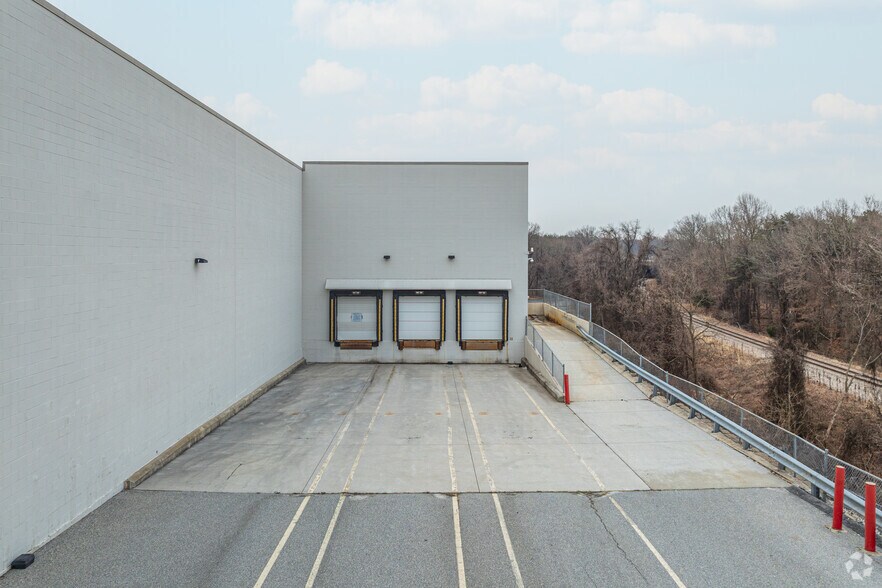 More Photos Of 9750 Reisterstown Rd, Owings Mills Freestanding For Lease