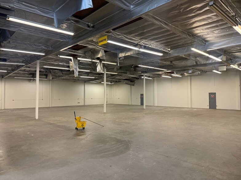 More Photos Of 210 W 131th St, Los Angeles Manufacturing For Lease
