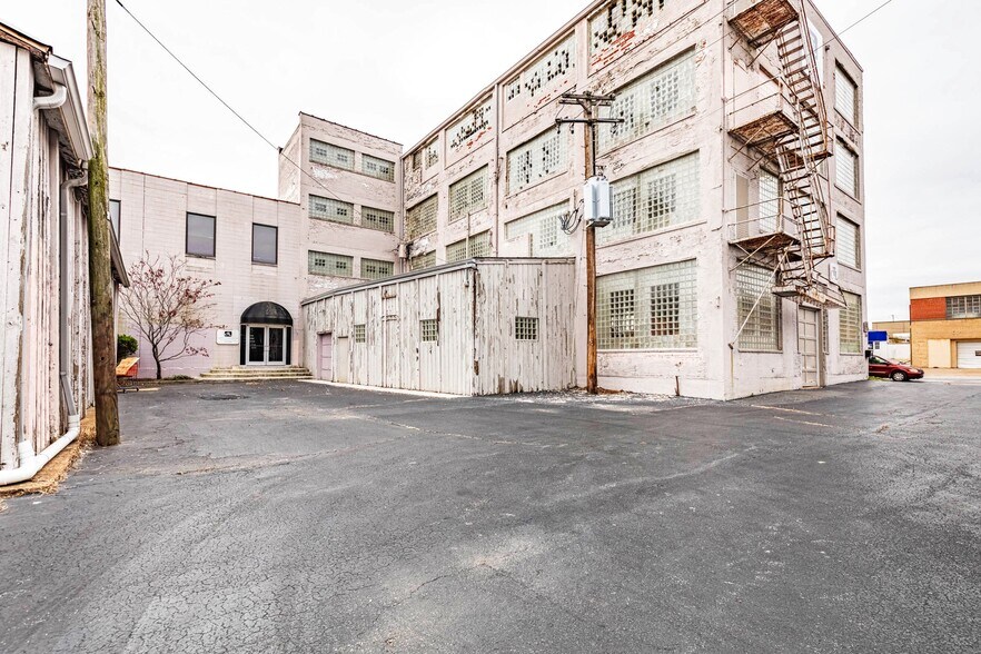 More Photos Of 3224 S Kingshighway Blvd, Saint Louis Manufacturing For Sale