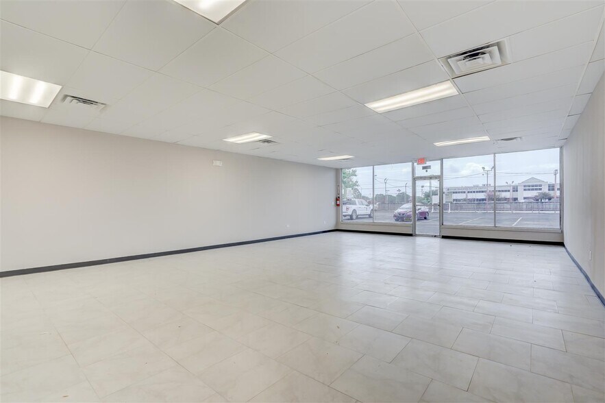 More Photos Of 1301-1309 Sandy Ln, Baytown General Retail For Sale