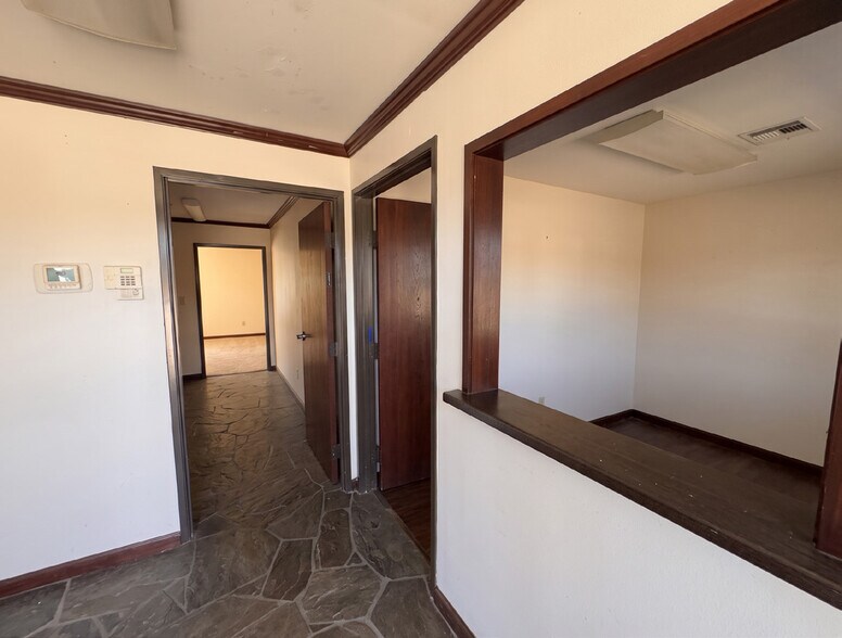 More Photos Of 20600-20630 Lassen St, Chatsworth Warehouse For Lease