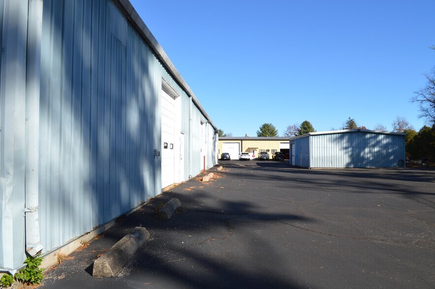More Photos Of 15 Herman Dr, Simsbury Light Manufacturing For Sale