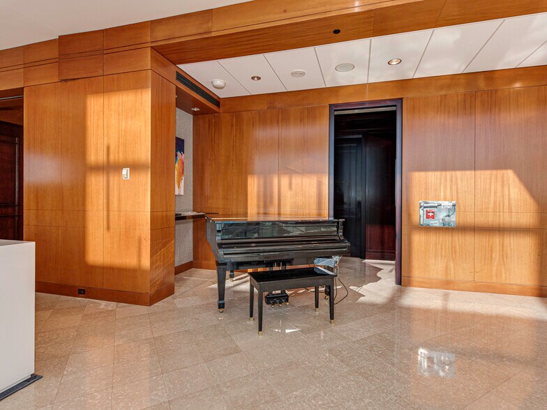 More Photos Of 301 S College St, Charlotte Office For Lease