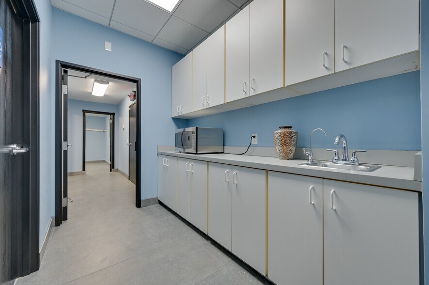 More Photos Of 5190 Arville St, Las Vegas Manufacturing For Sale