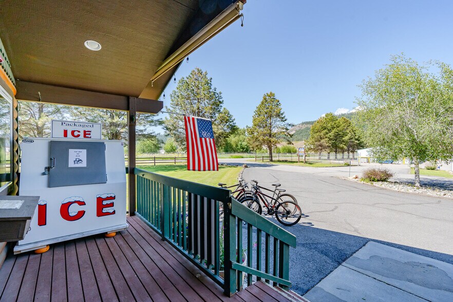 More Photos Of 8 W Curlew Lake Rd, Republic Self Storage For Sale