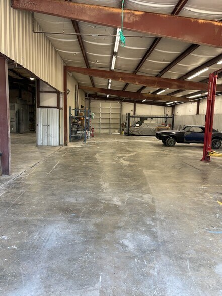 More Photos Of 413 Chatham St, Sanford Warehouse For Lease