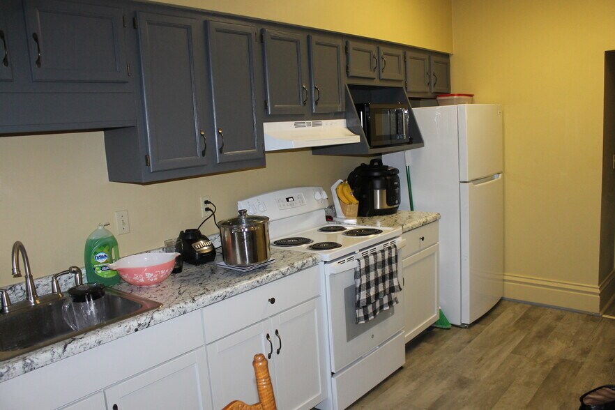 More Photos Of 100 Railroad, Leland Apartments For Sale