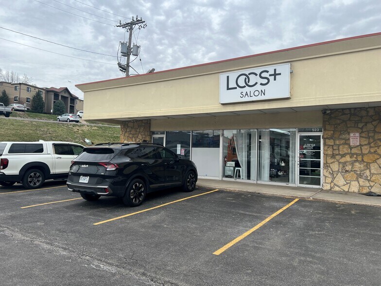 Primary Photo Of 521-601 NW Englewood Rd, Kansas City Freestanding For Lease