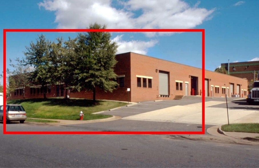 More Photos Of 6825 Hill Park Dr, Lorton Flex For Lease