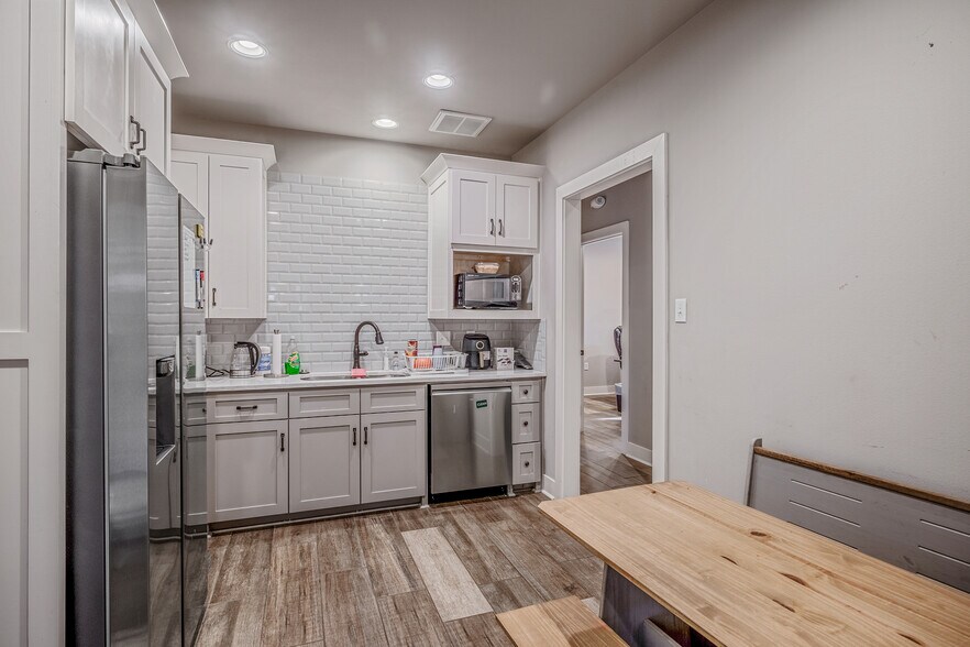 More Photos Of 1009 S Redmond Rd, Jacksonville Medical For Sale