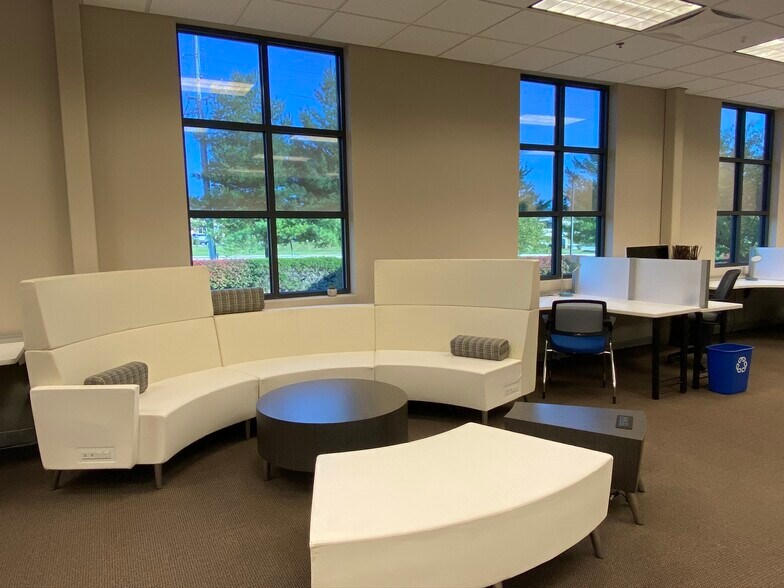 More Photos Of 3340-3350 NE Ralph Powell Rd, Lee's Summit Office For Sale