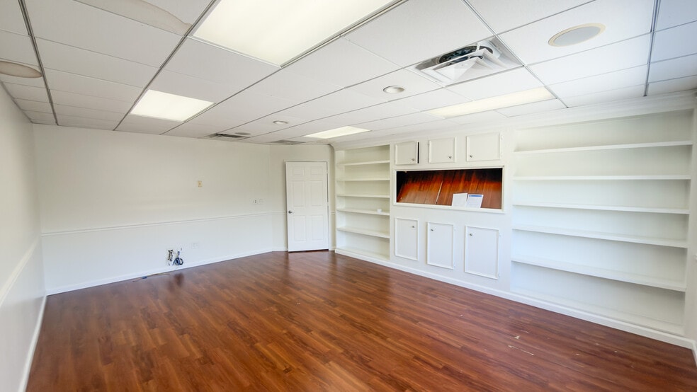 More Photos Of 7065 NW 22nd St, Gainesville Warehouse For Lease