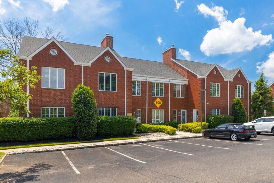 More Photos Of 821-824 Courtyard Dr, Hillsborough Office For Lease