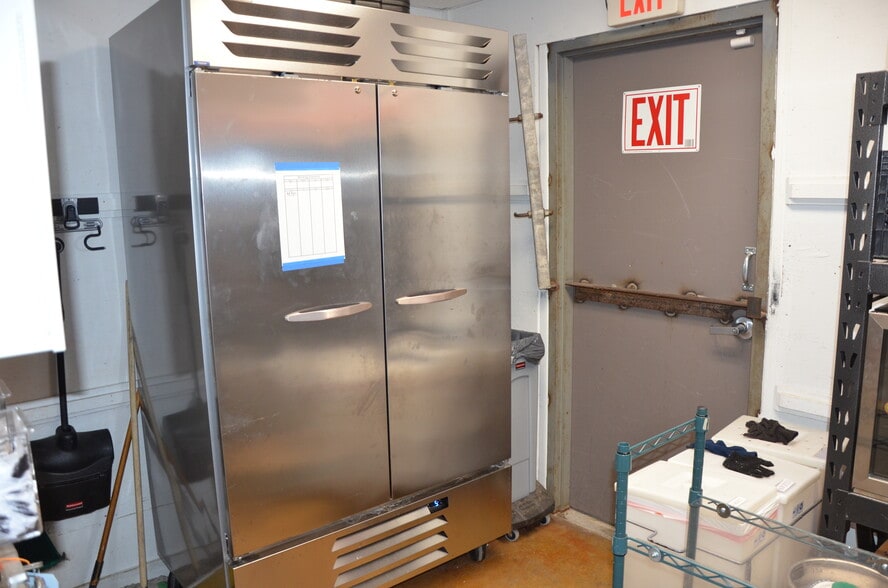 More Photos Of 2239 FM 3432, Adkins Freestanding For Sale