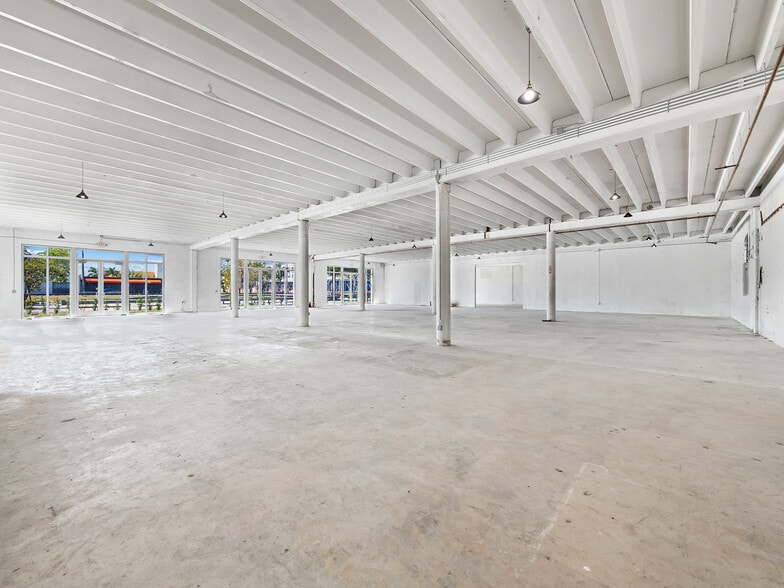 More Photos Of 410-470 NE 1st Ave, Hallandale Restaurant For Lease