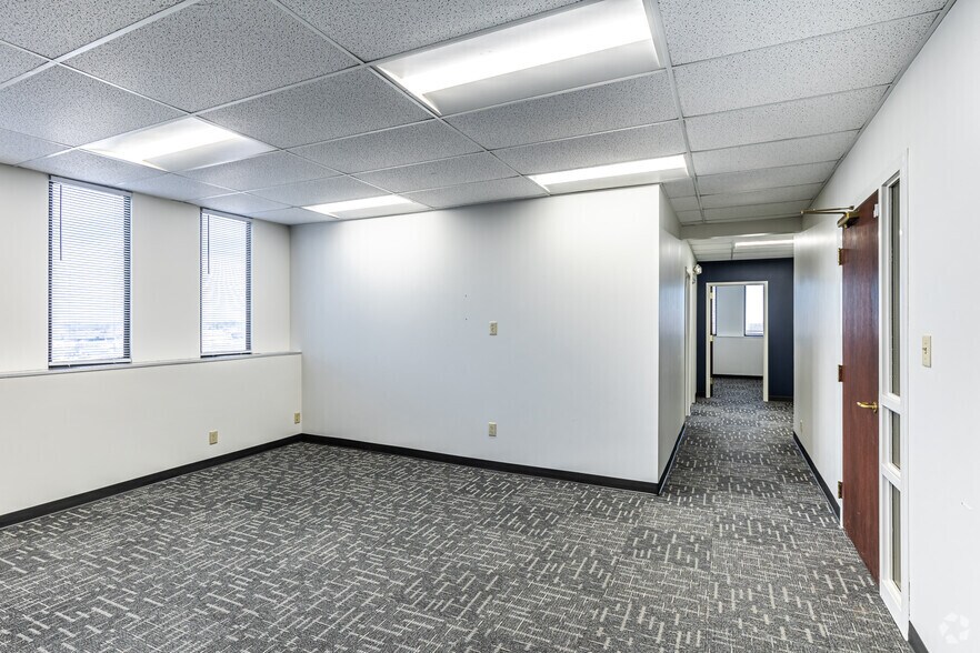 More Photos Of 4240 Blue Ridge Blvd, Kansas City Coworking Space