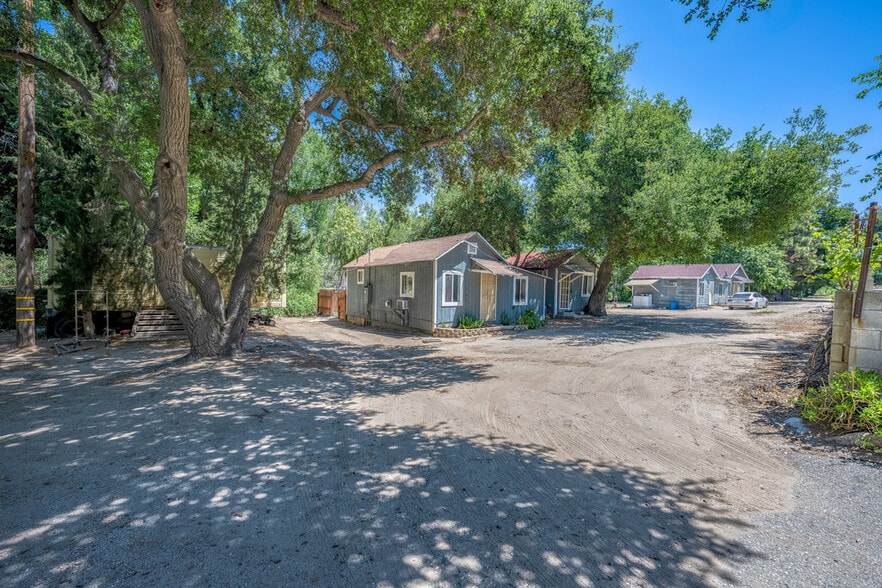 More Photos Of 12625 Sierra Hwy, Santa Clarita Restaurant For Sale