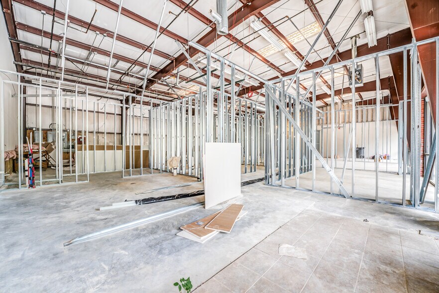 More Photos Of 9875 Huff N Puff Rd, Lakeland Freestanding For Lease