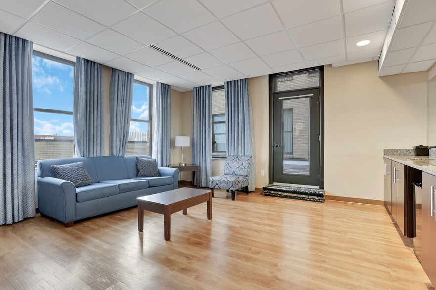 More Photos Of 301 Broadway, Lorain Hotel For Sale