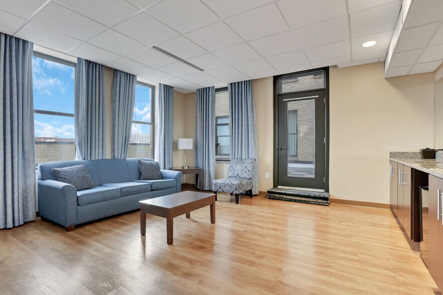 More Photos Of 301 Broadway, Lorain Hotel For Lease