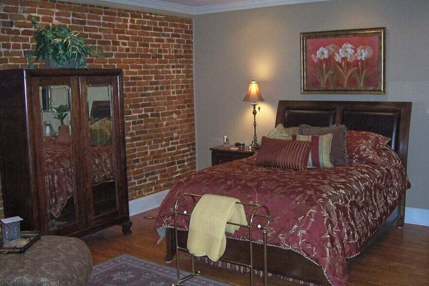 More Photos Of 113 N Main St, Ripley Hotel For Sale