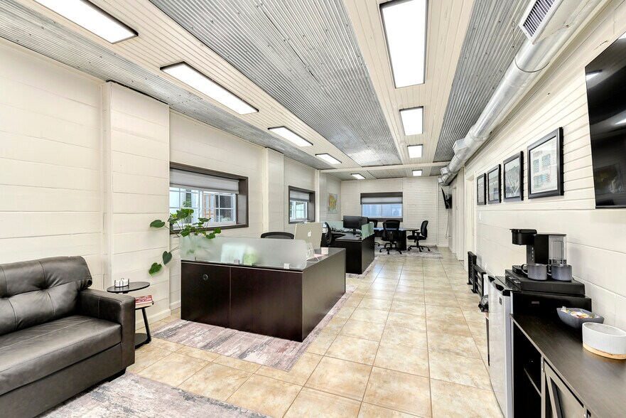 More Photos Of 176 W 1st St, Peculiar Office For Lease