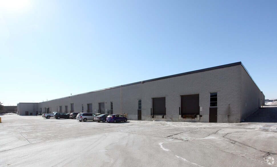 More Photos Of 1745 Meyerside Dr, Mississauga Showroom For Lease