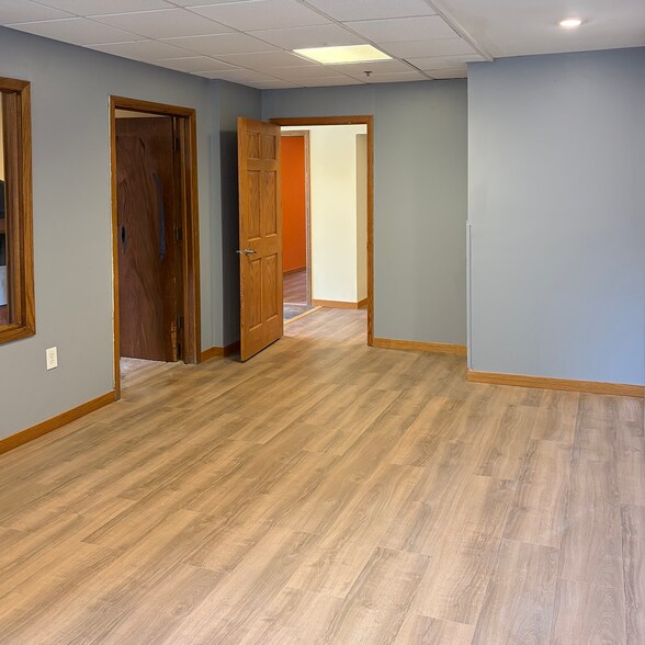 More Photos Of 7479-7491 Cahill Rd, Edina Showroom For Sale