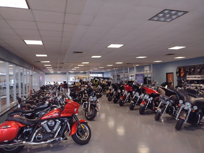 More Photos Of 7370 N Ridge Rd, Madison General Retail For Lease