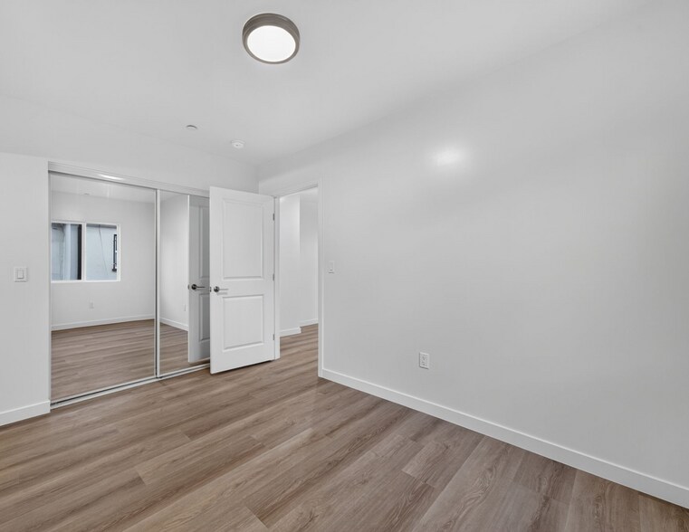 More Photos Of 1046 W 83rd St, Los Angeles Apartments For Sale