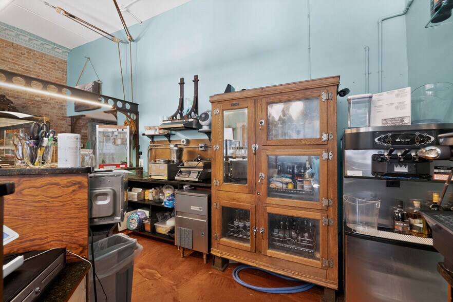 More Photos Of 47 N Saginaw St, Pontiac Storefront Retail Office For Sale