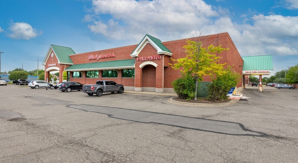 More Photos Of 3221 Fort St, Wyandotte Drugstore For Sale