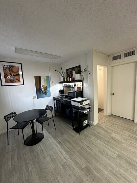 More Photos Of 5317 N Figueroa St, Los Angeles Office For Lease