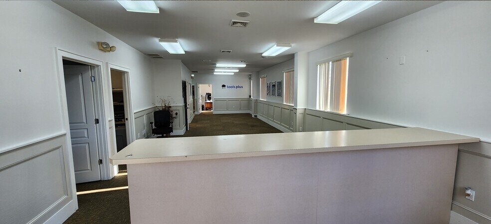 More Photos Of 60 Scott Rd, Prospect Warehouse For Lease