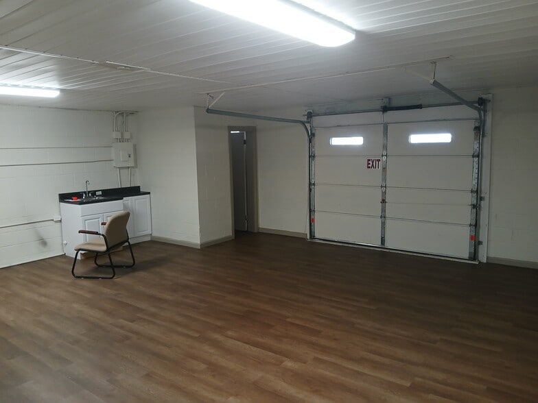 More Photos Of 1718 Creighton Ave SE, Decatur Flex For Sale