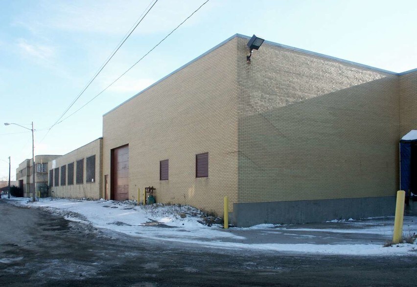 More Photos Of 18222 Lanken Ave, Cleveland Manufacturing For Lease