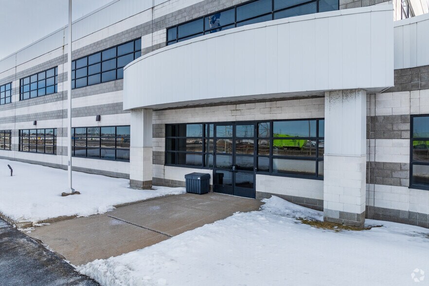 More Photos Of 1750 Rue Eiffel, Boucherville Office For Lease